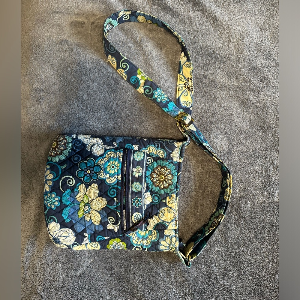 Blue Vera Bradley Crossbody with zipper
